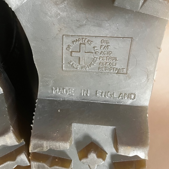 Dr. Martens Vintage Cap Toe Black Boots. Thick Bex/Commando sole Made in England - Picture 4 of 5